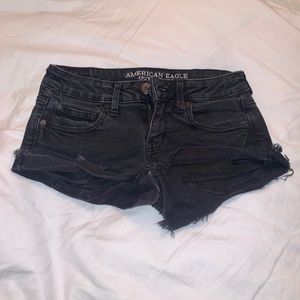 AMERICAN EAGLE 🦅 DISTRESSED BLACK JEANS SHORTS!